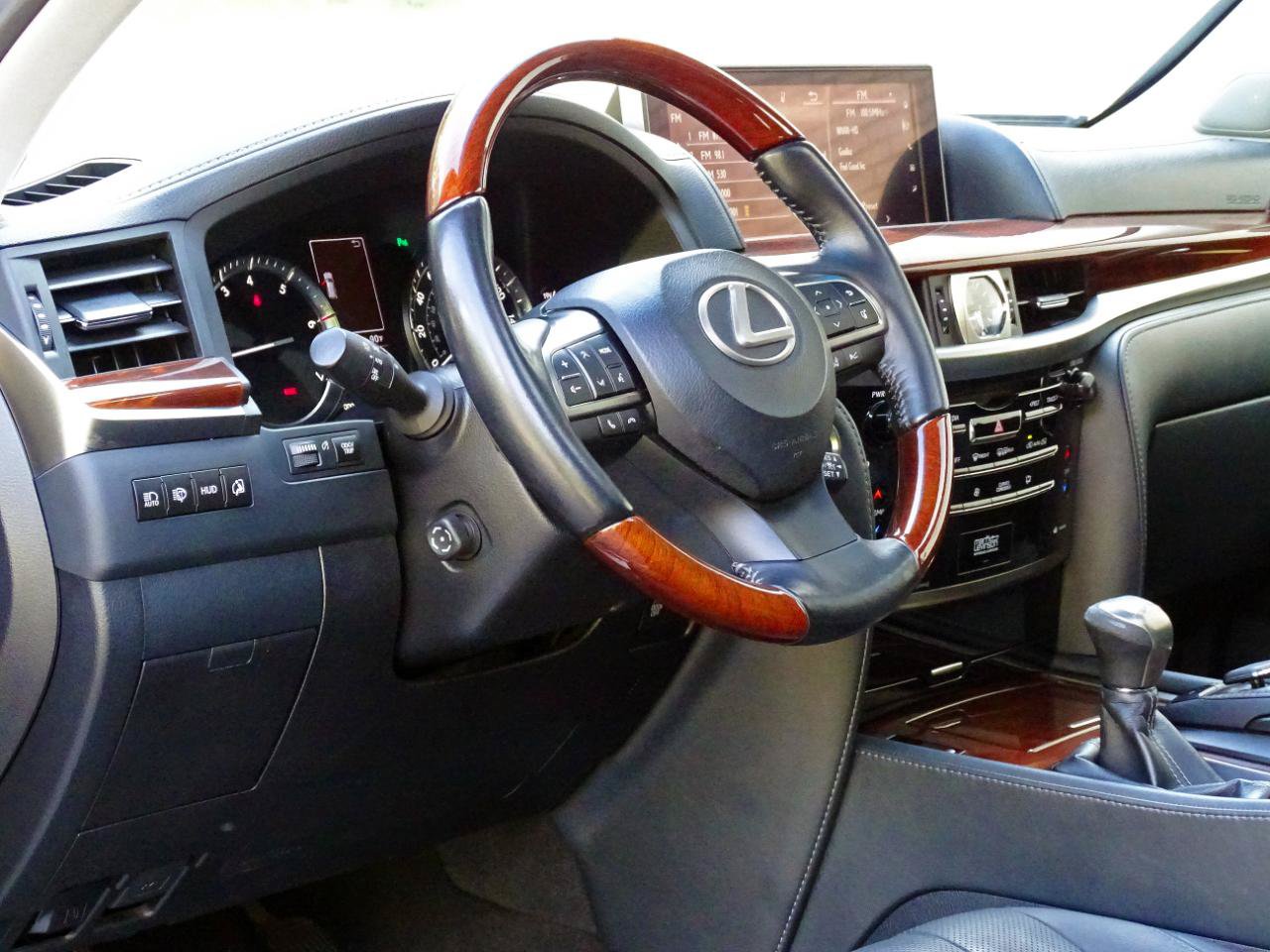 Used 2019 Lexus LX 570 4WD w/ Luxury Package image 17