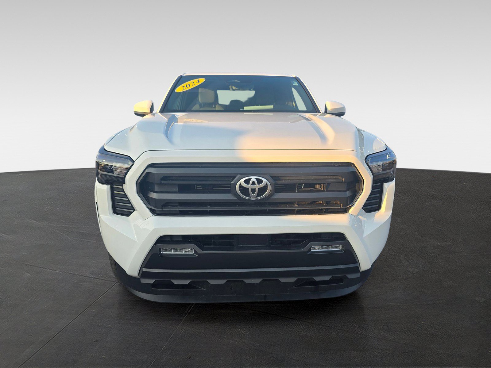 Used 2024 Toyota Tacoma SR5 AWD/4WD image 2