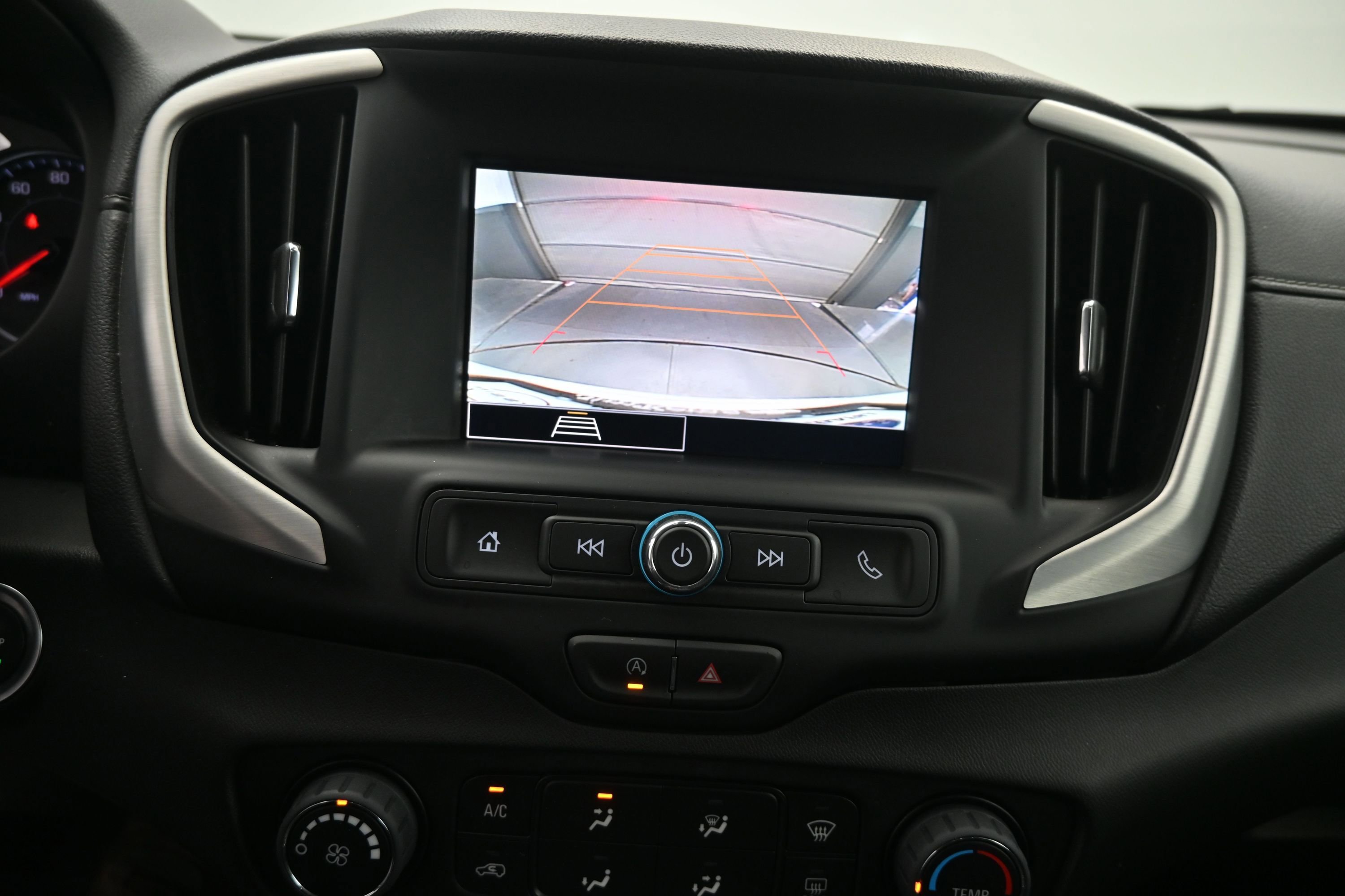 Used 2024 GMC Terrain SLE FWD image 17