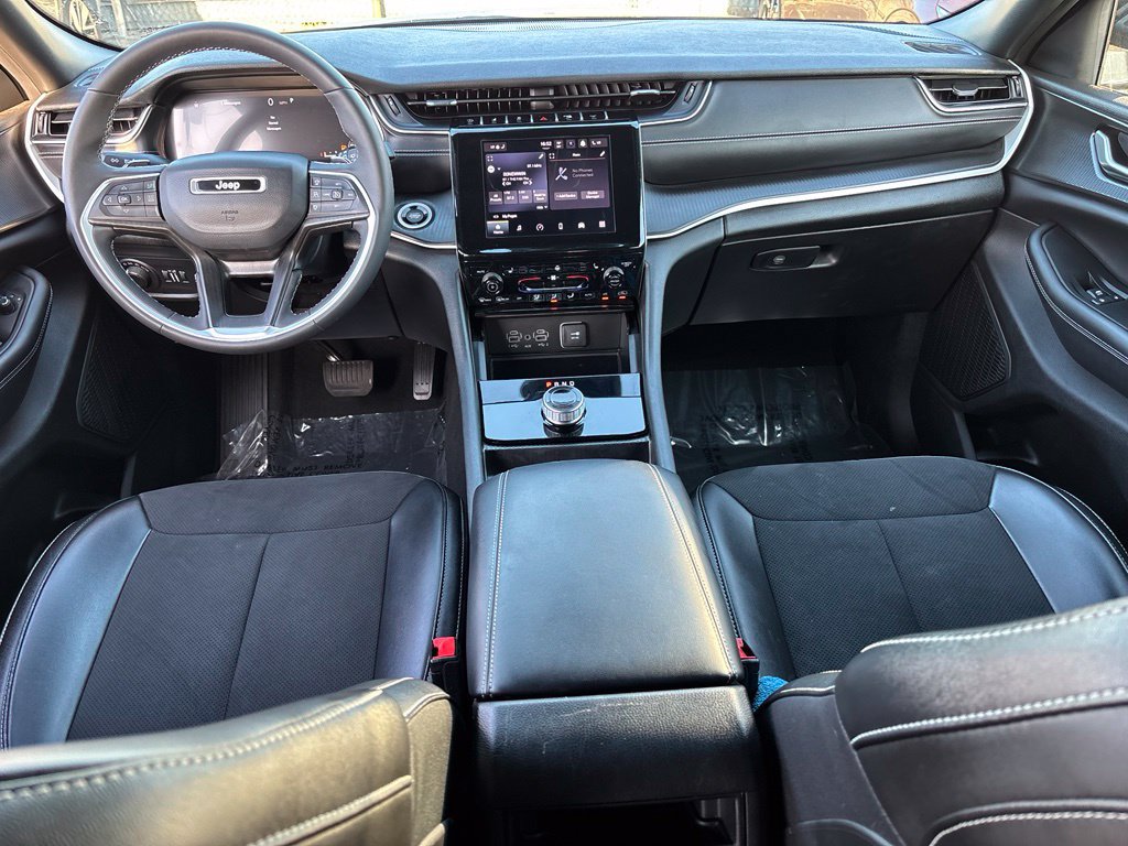 Used 2023 Jeep Grand Cherokee Altitude RWD image 19