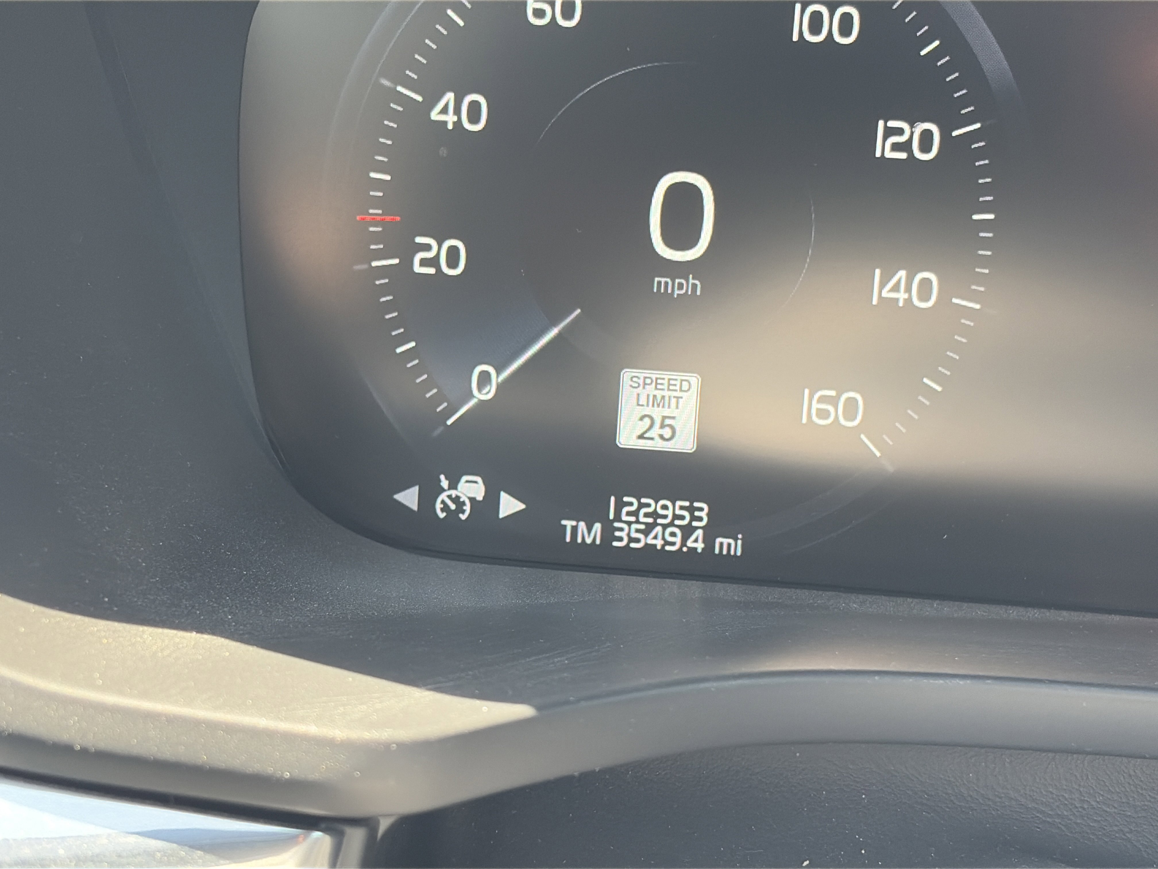 Used 2021 Volvo XC60 T8 R-Design w/ Protection Package Premier AWD/4WD image 28