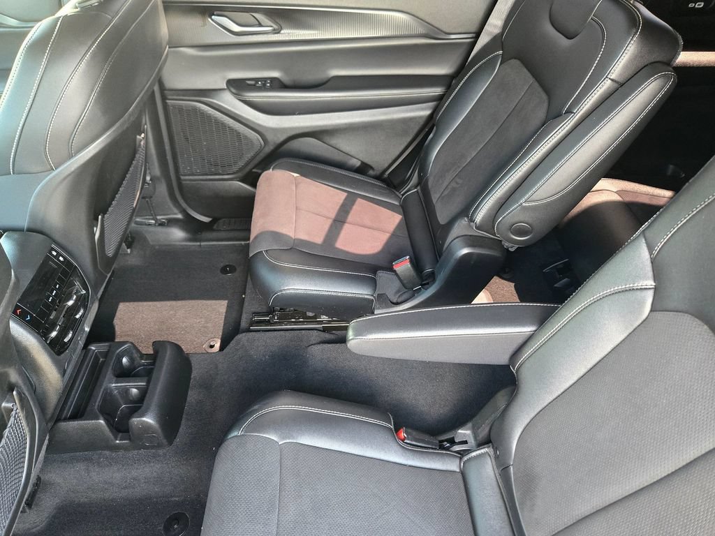 Used 2023 Jeep Grand Cherokee L Laredo AWD/4WD image 9