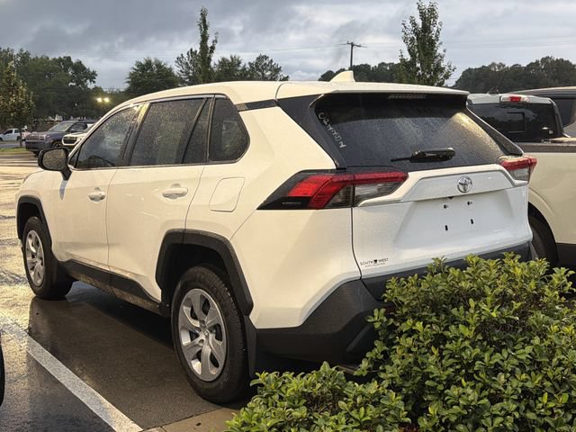 Used 2022 Toyota RAV4 LE FWD image 5