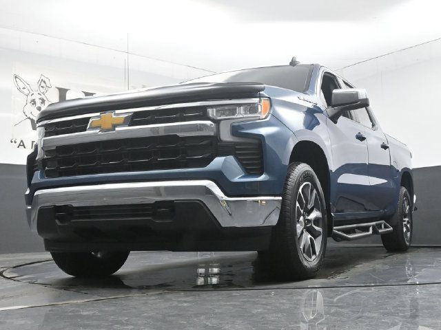 Used 2024 Chevrolet Silverado 1500 LT AWD/4WD image 4