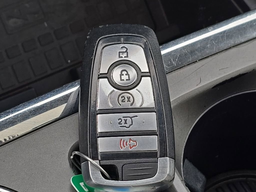 Used 2020 Ford Expedition XLT w/ Equipment Group 202A AWD/4WD image 6