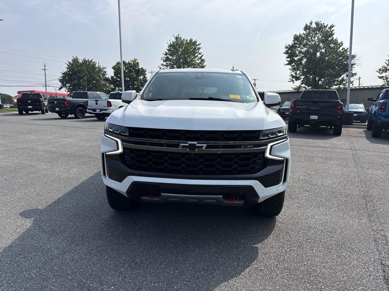 Used 2021 Chevrolet Suburban Z71 w/ Z71 Signature Package AWD/4WD image 2