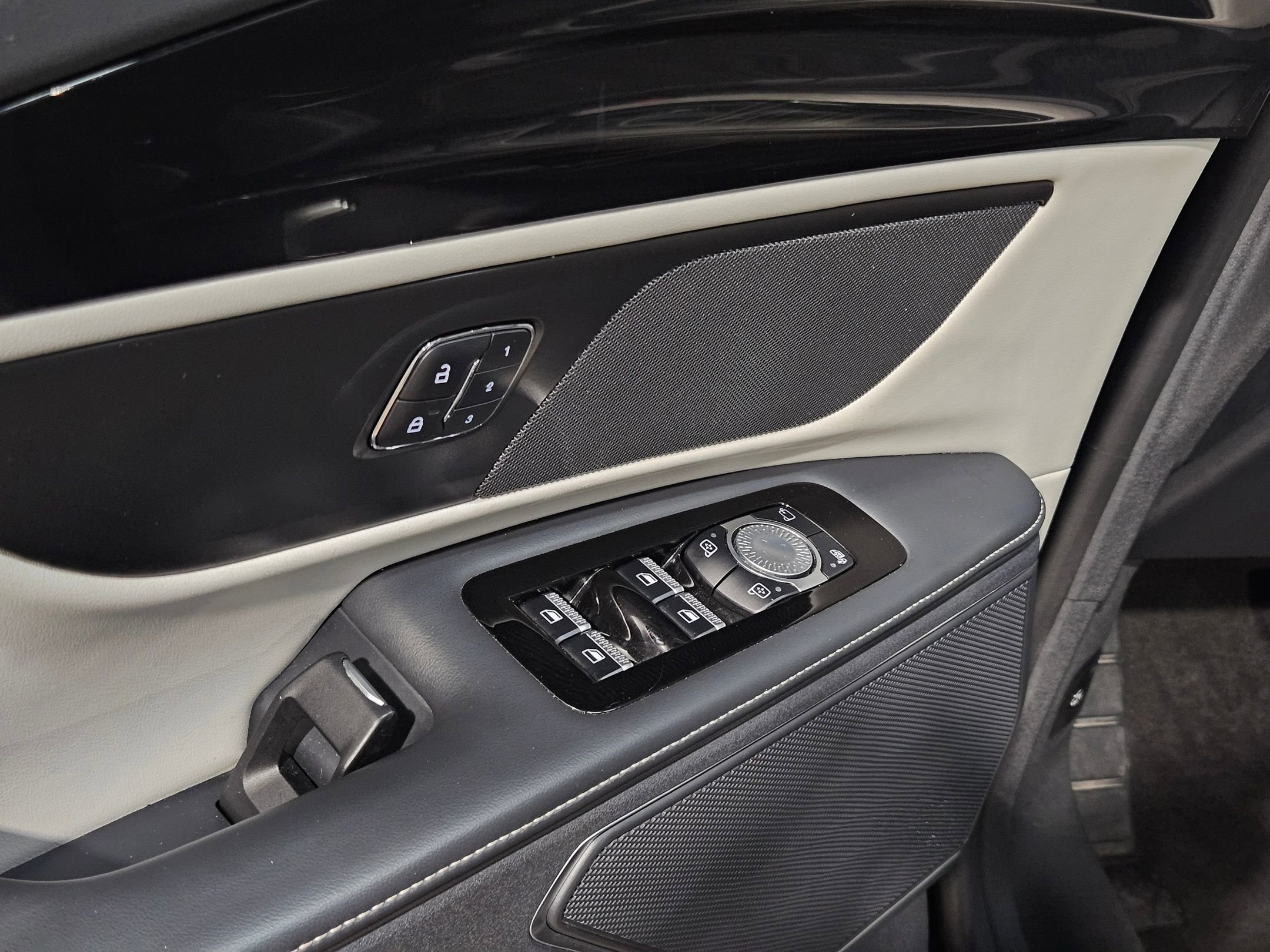 Used 2024 Lincoln Nautilus Reserve image 21