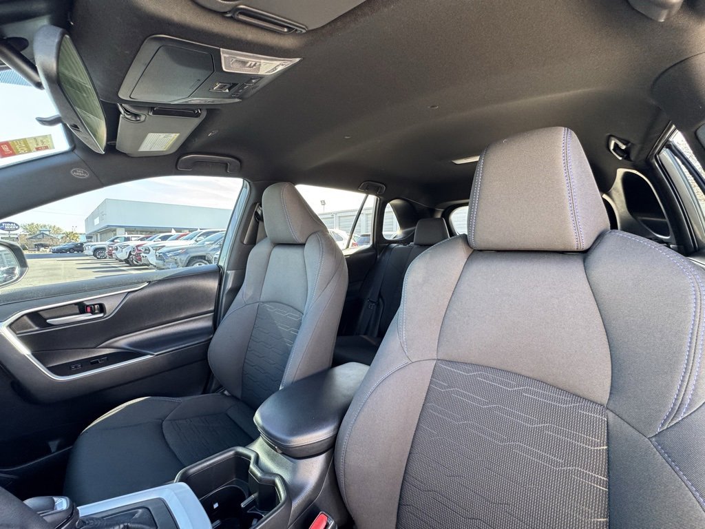 Used 2023 Toyota RAV4 SE image 19