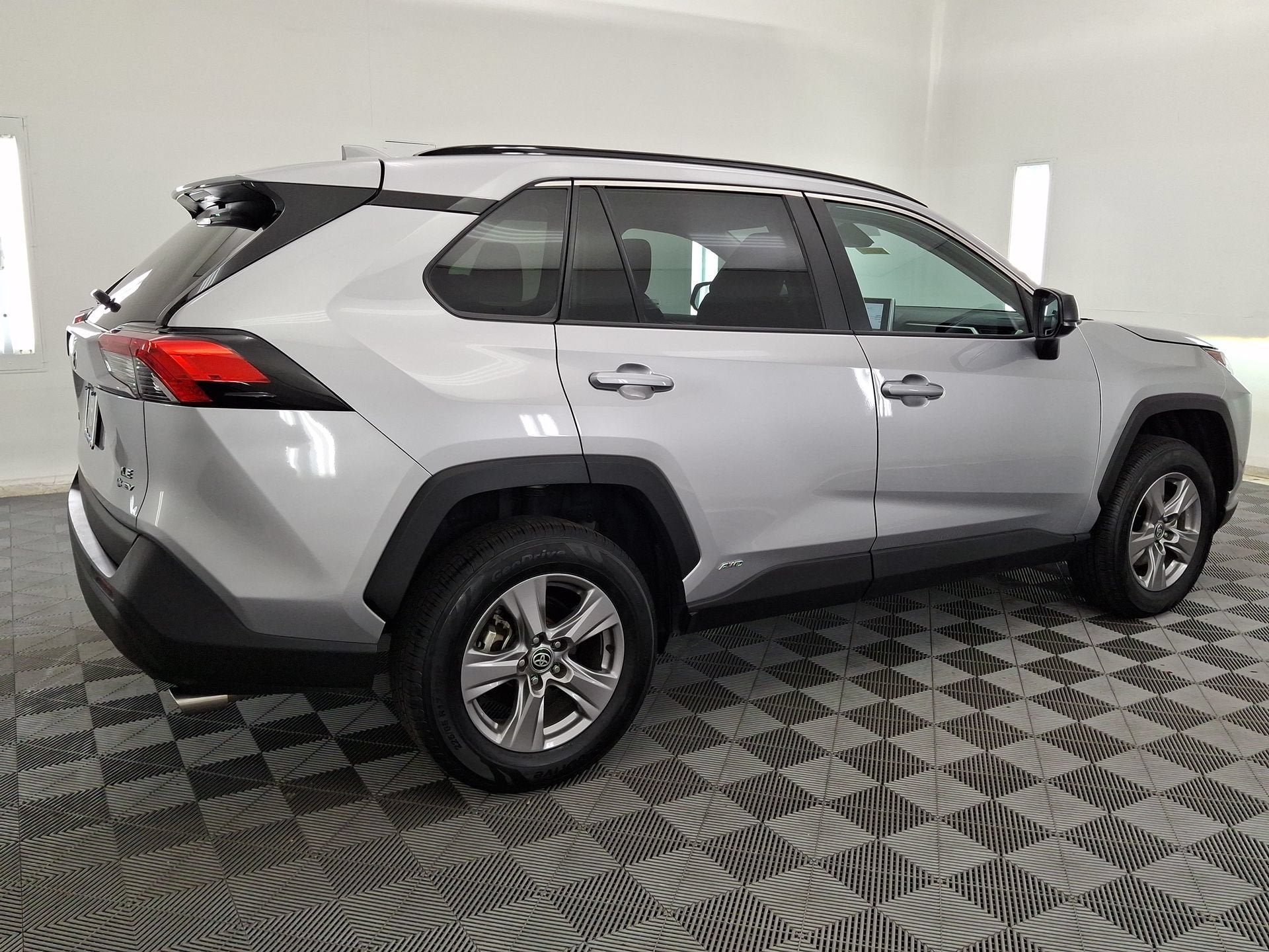 Used 2025 Toyota RAV4 LE AWD/4WD image 25