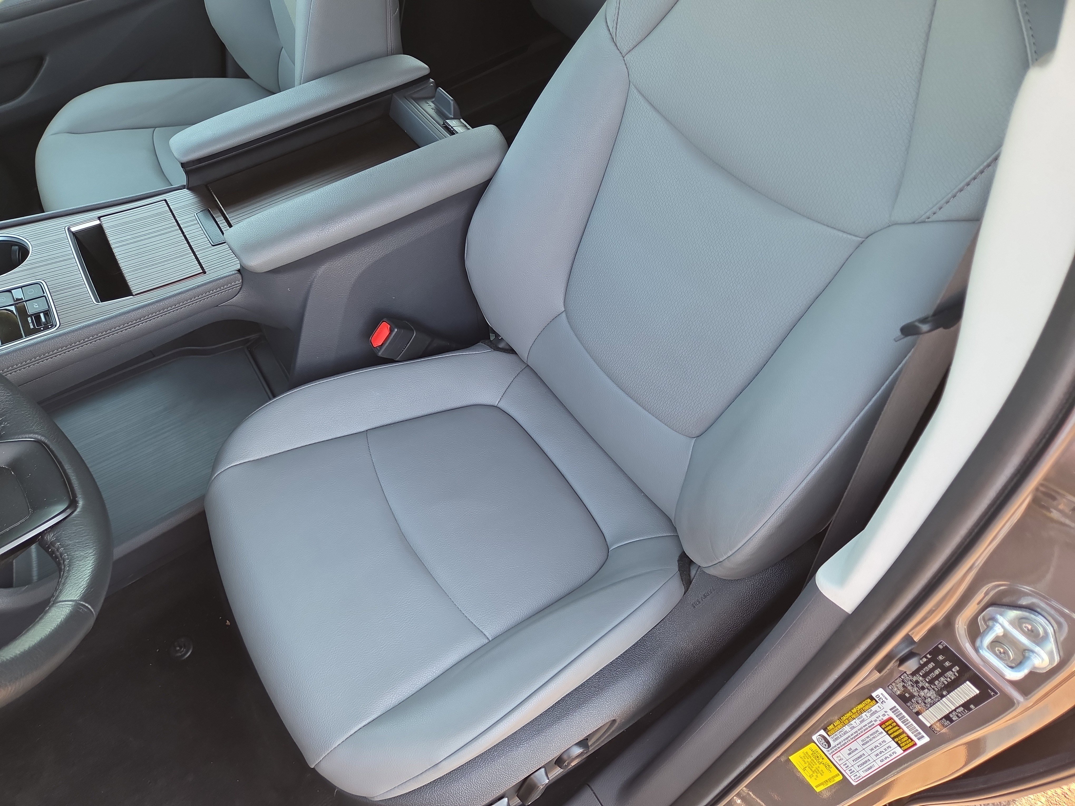 Used 2023 Toyota Sienna XLE w/ XLE Plus Package image 13