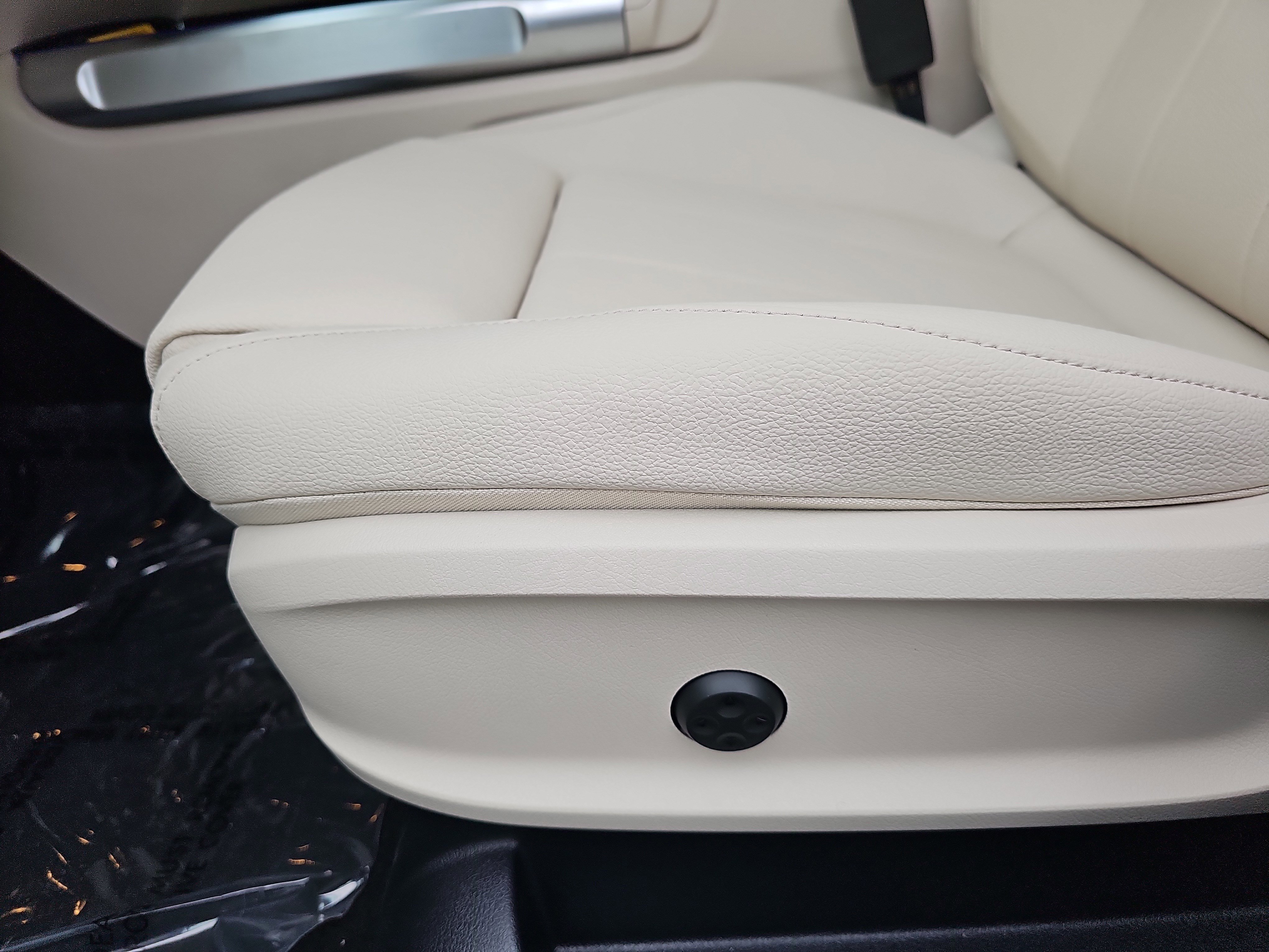 New 2026 Mercedes-Benz GLB 250 image 29