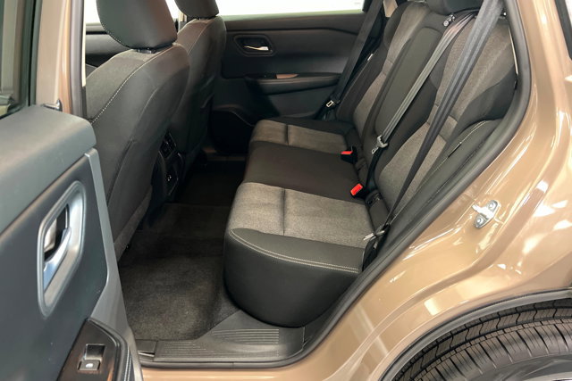Used 2025 Nissan Rogue SV image 21