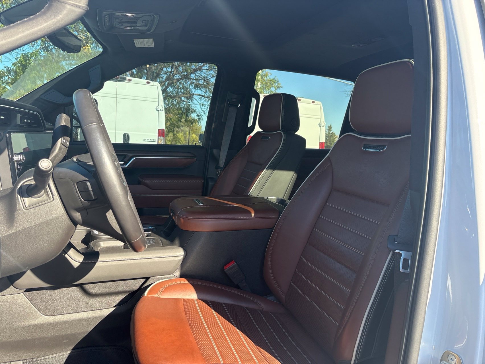 Used 2024 GMC Sierra 3500 Denali Ultimate AWD/4WD image 8