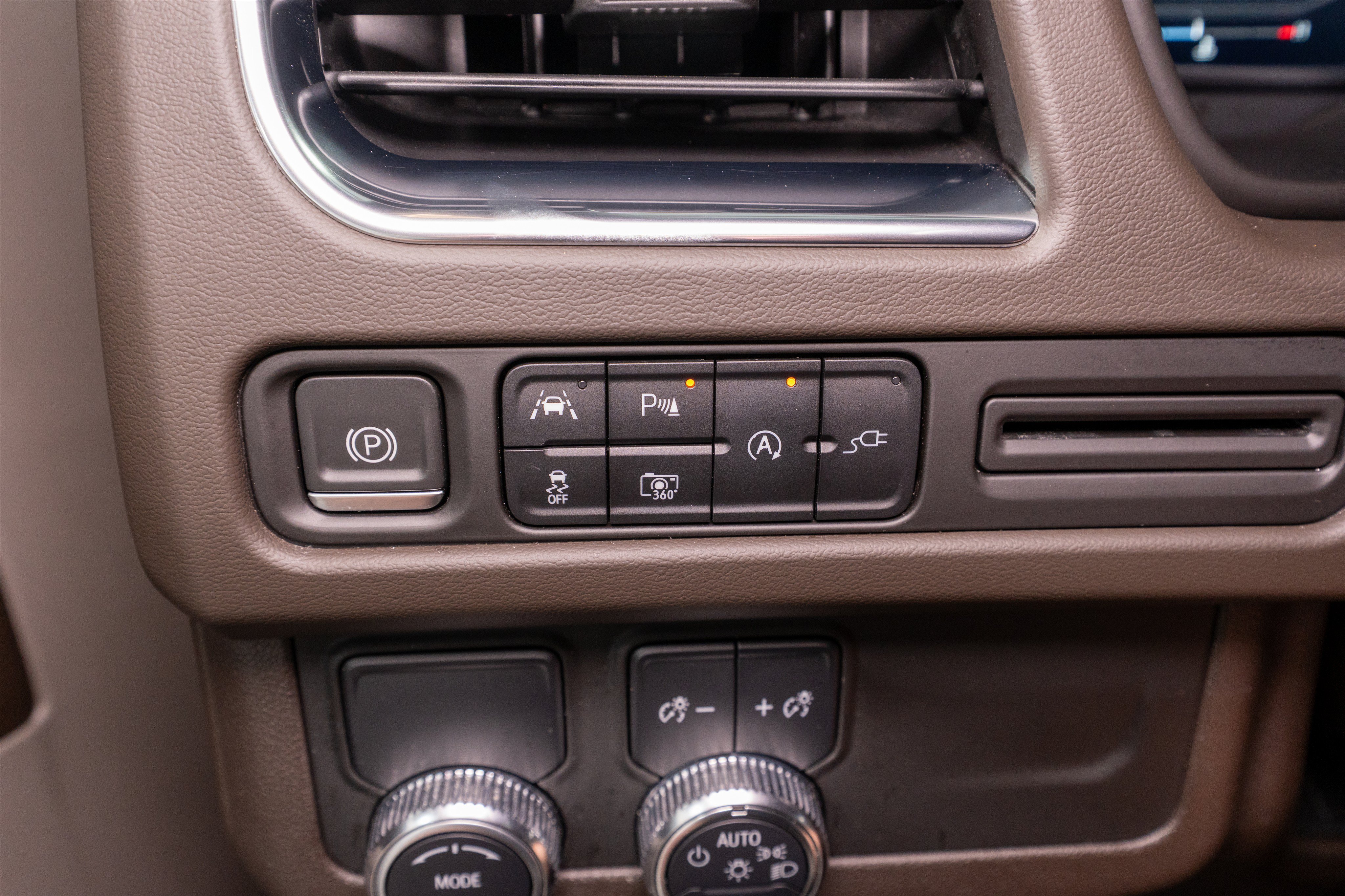 Used 2022 GMC Yukon SLT w/ SLT Premium Package RWD image 31