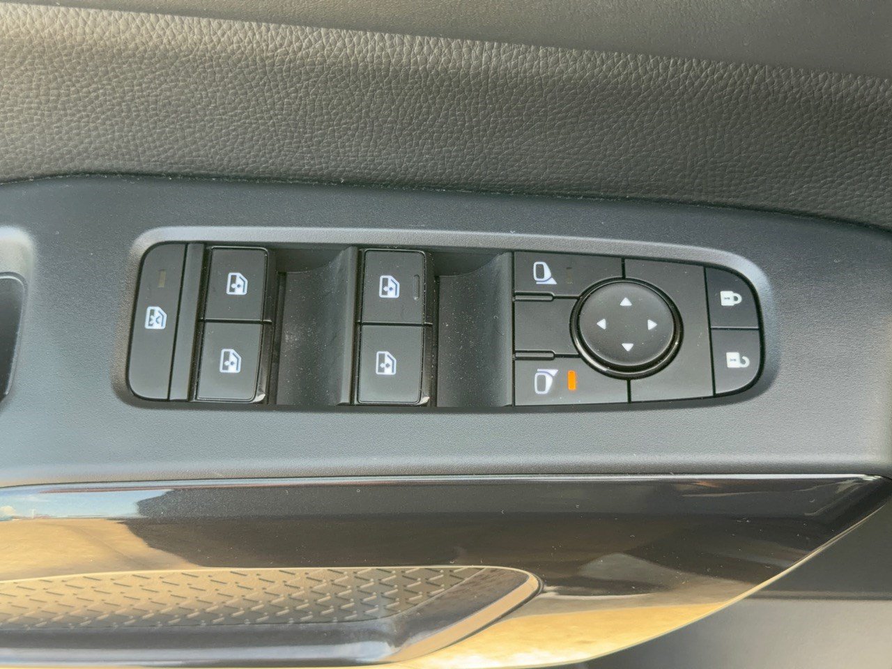 Used 2025 Nissan Pathfinder S FWD image 15