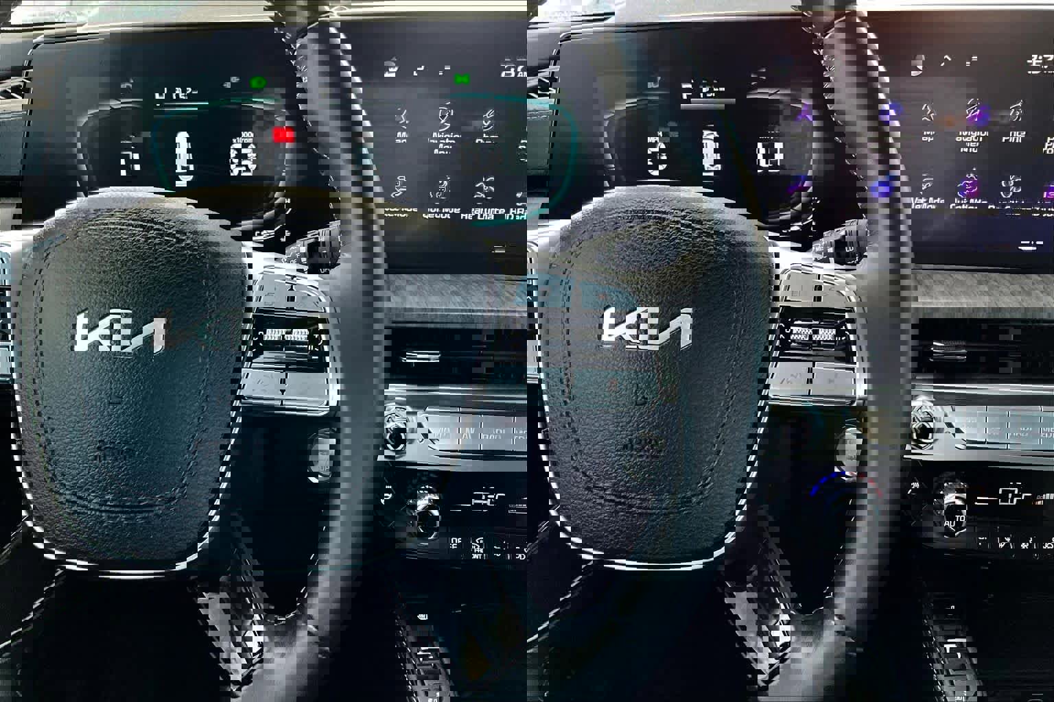 Used 2024 Kia Telluride EX w/ EX Captain's Chair Package image 25