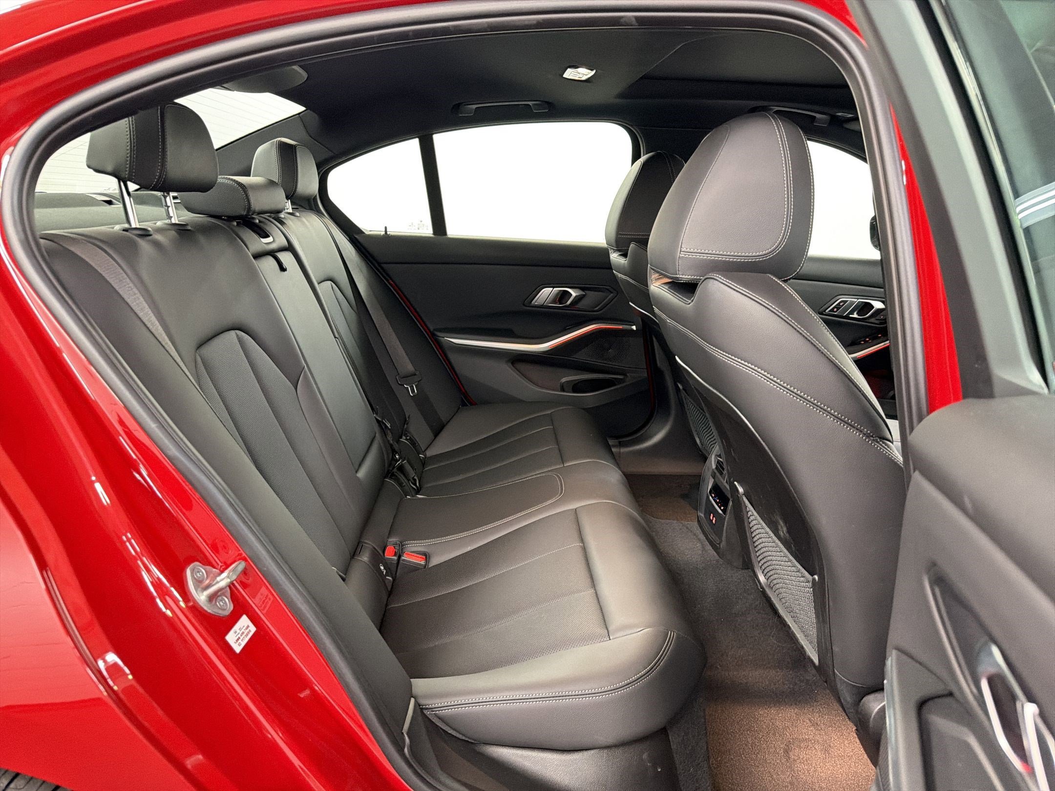 Used 2022 BMW 330i Sedan w/ Driving Assistance Package image 30