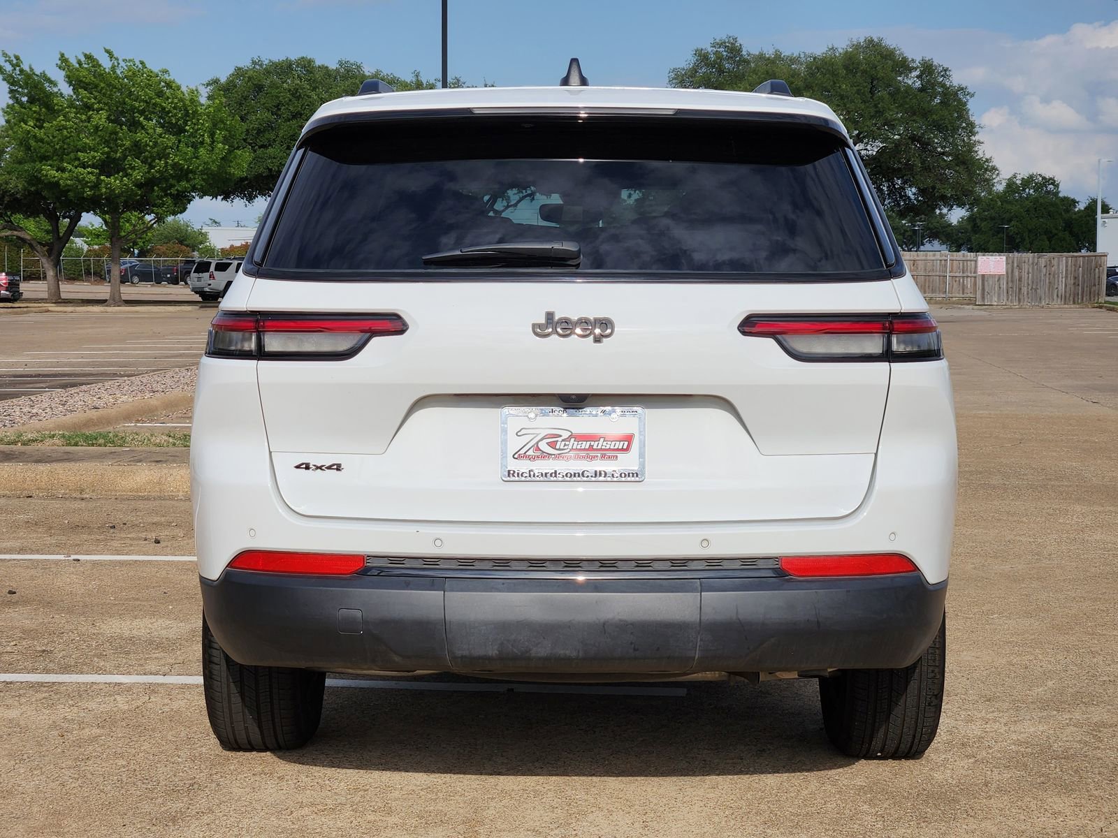 Used 2024 Jeep Grand Cherokee L Altitude AWD/4WD image 5