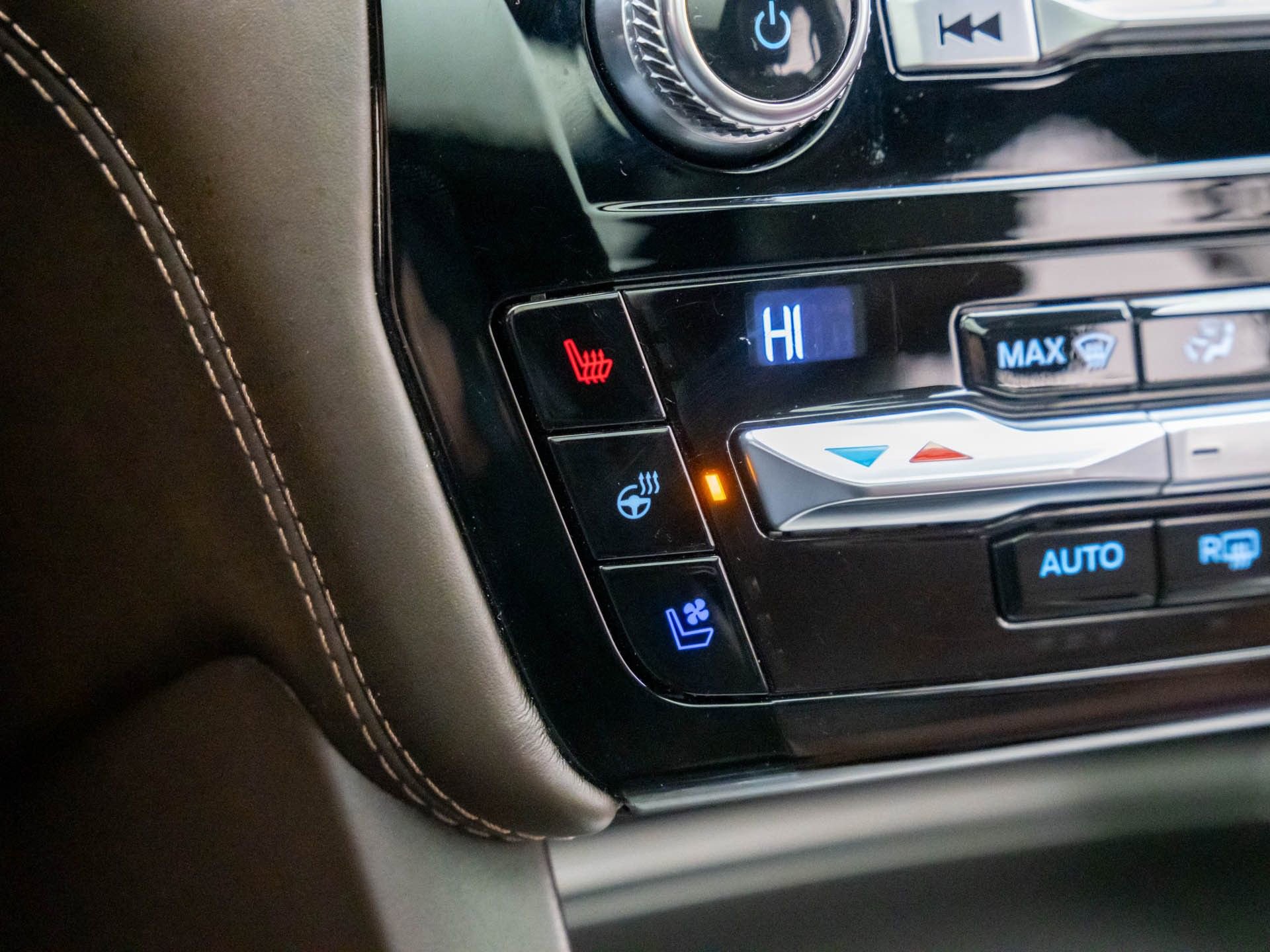 Used 2021 Ford Explorer King Ranch w/ Premium Technology Package image 31