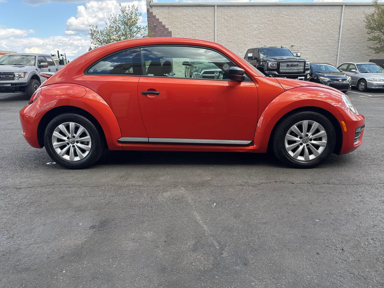 Used 2017 Volkswagen Beetle 1.8T Classic FWD image 8