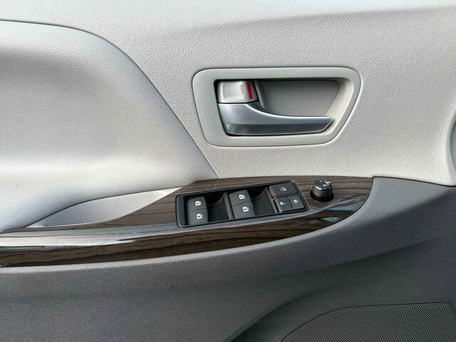 Used 2016 Toyota Sienna XLE 4D Passenger Van image 13