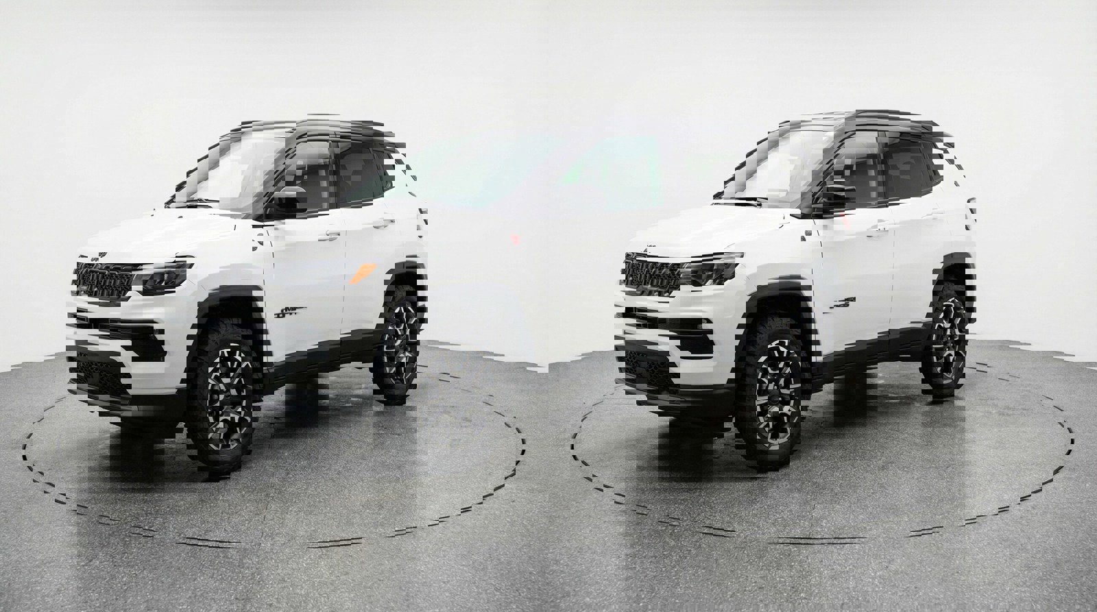 Used 2025 Jeep Compass Trailhawk image 3