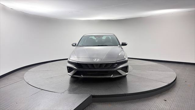 Used 2025 Hyundai Elantra Sport FWD image 12