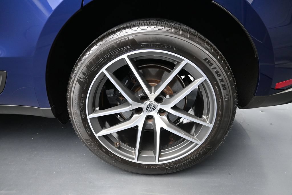 Certified 2024 Porsche Macan AWD/4WD image 9