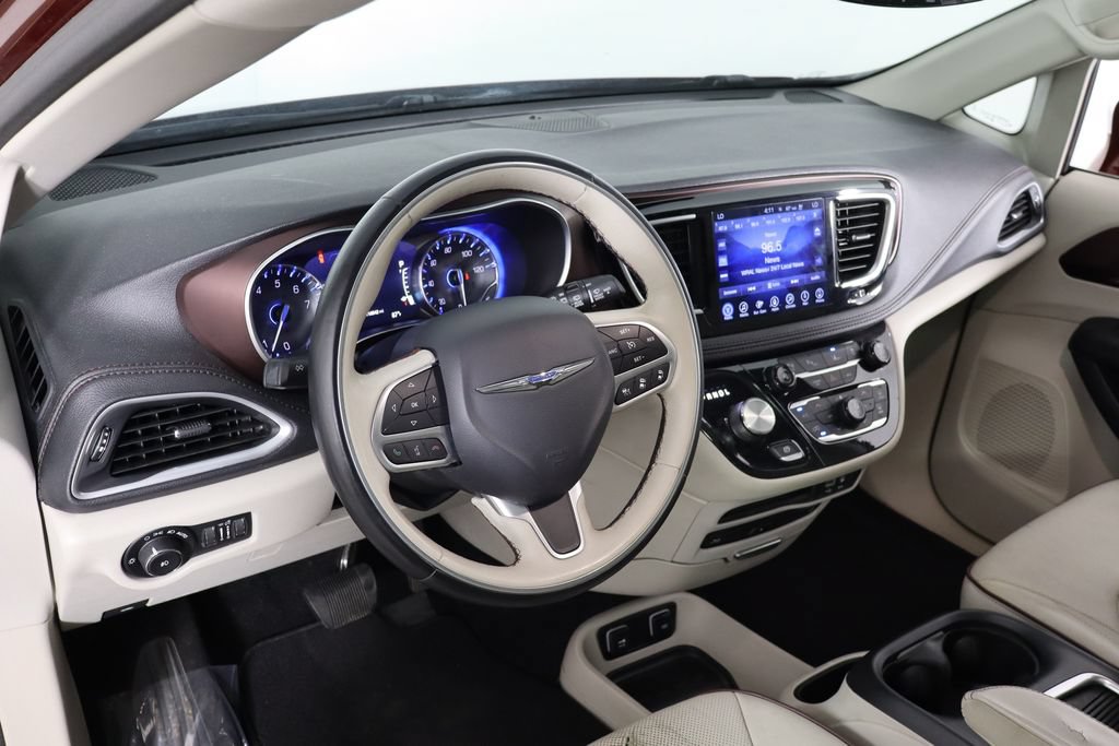 Used 2017 Chrysler Pacifica Limited w/ UConnect Theater Package FWD image 28