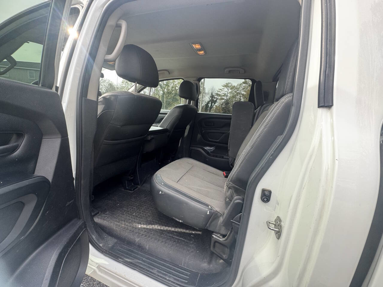 Used 2017 Nissan Titan S image 28