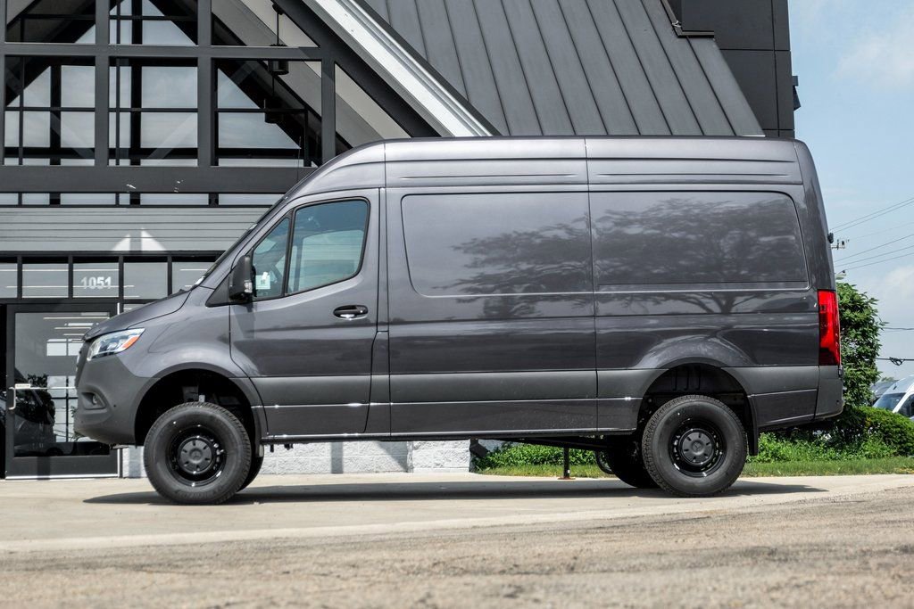 Used 2025 Mercedes-Benz Sprinter 2500 image 3