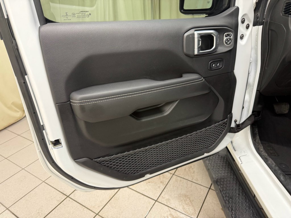 Used 2023 Jeep Wrangler Sahara w/ Cold Weather Group image 18