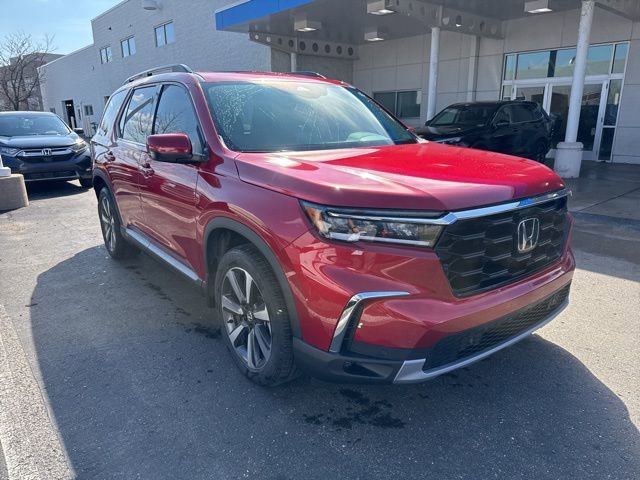 Used 2025 Honda Pilot Touring image 14