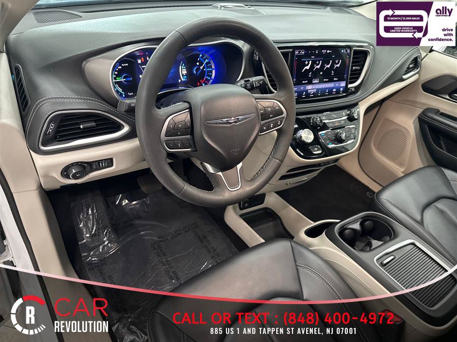 Used 2024 Chrysler Pacifica Limited FWD image 42