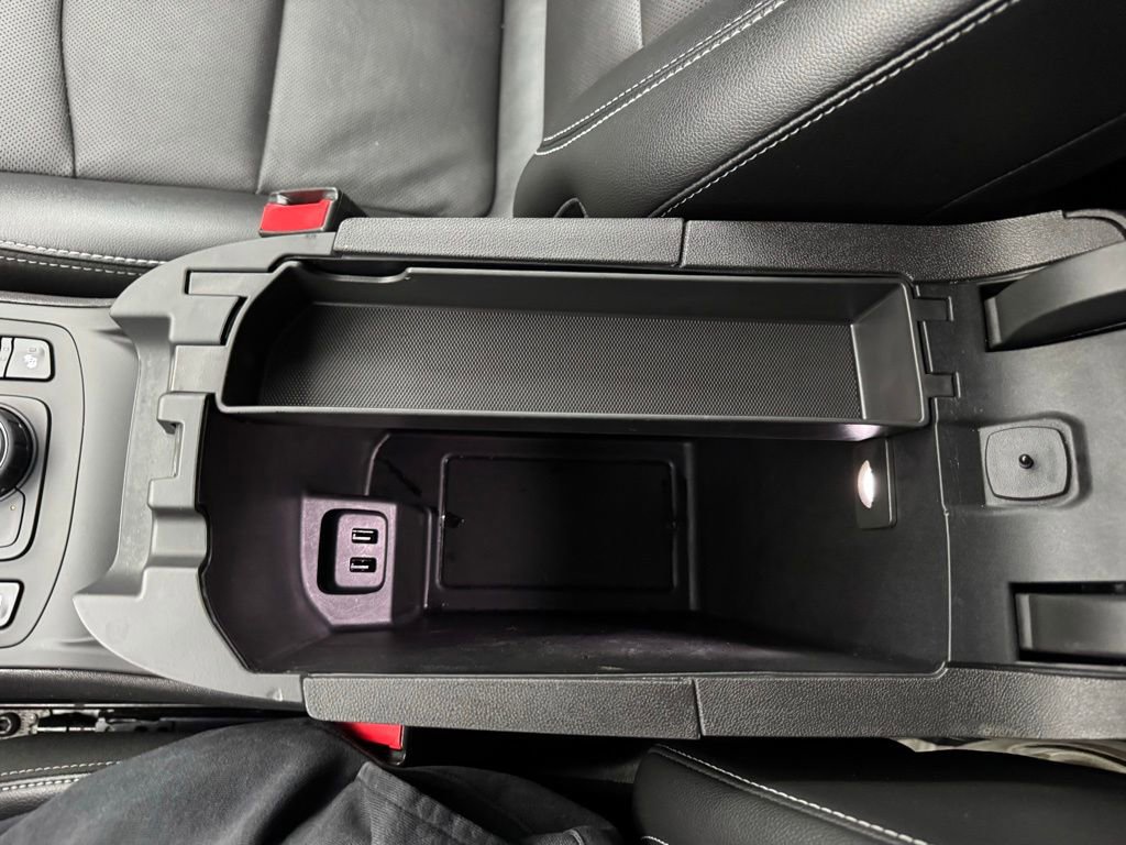 Used 2024 GMC Terrain SLT image 29