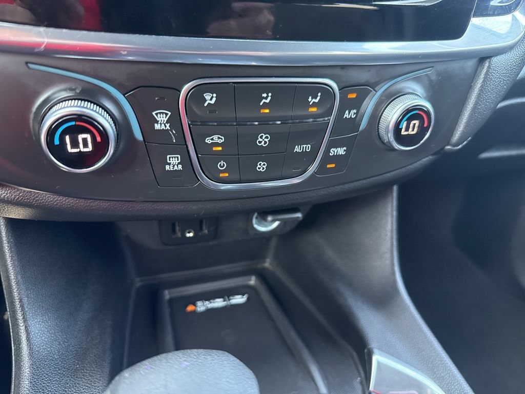 Used 2023 Chevrolet Traverse LT FWD image 22