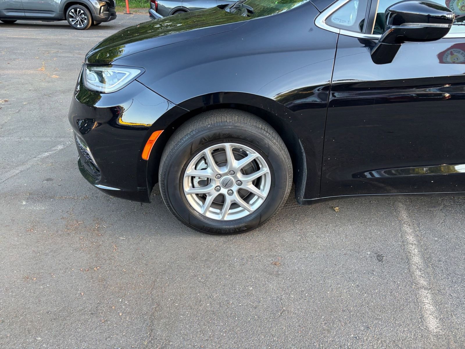 Used 2025 Chrysler Pacifica Select FWD image 32