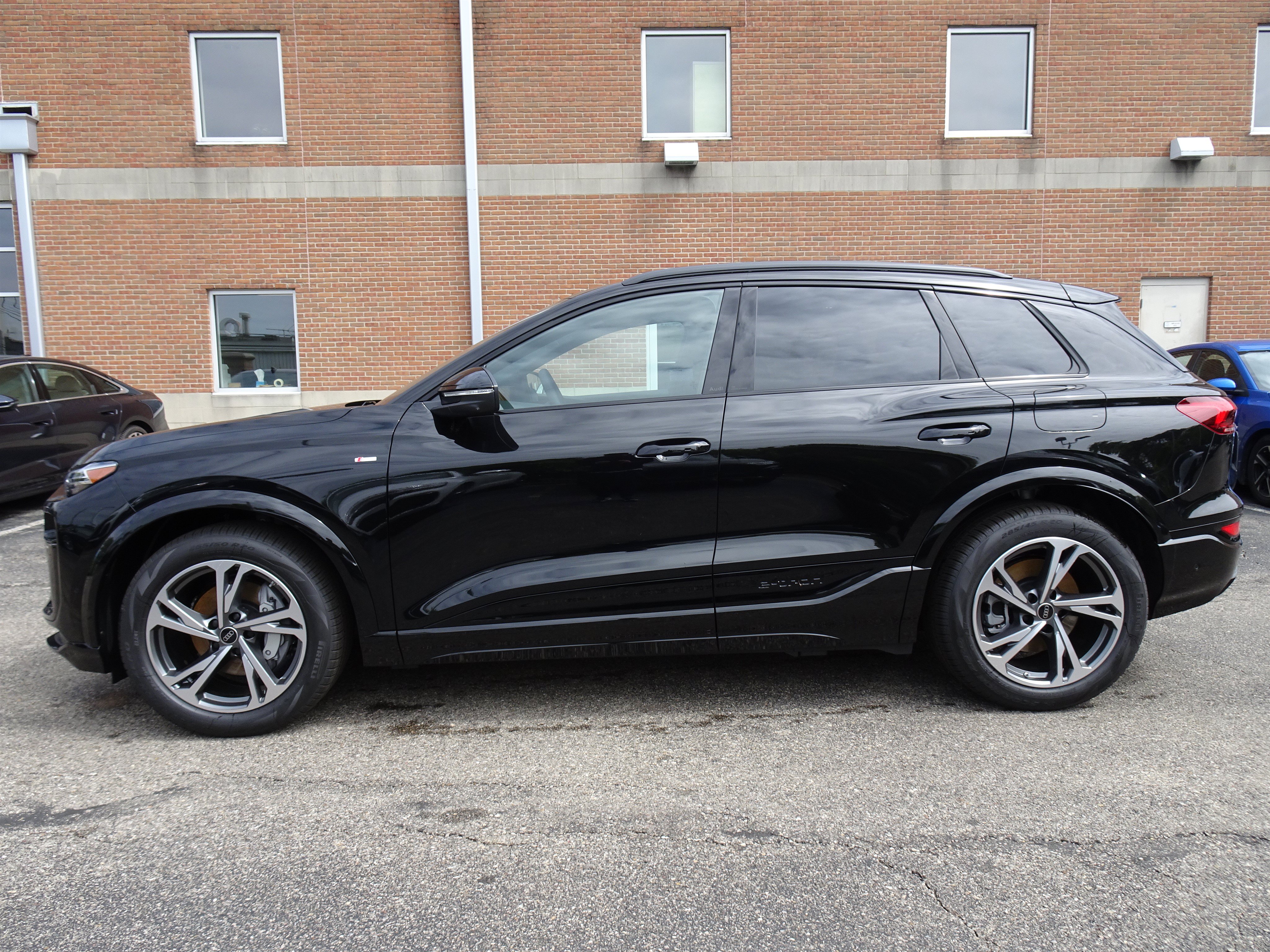 New 2027 Audi Q6 e-tron Premium Plus AWD/4WD image 2