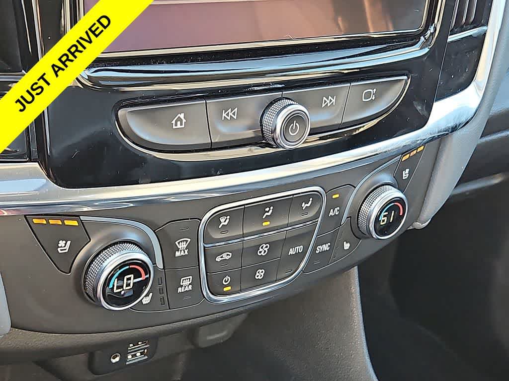 Used 2021 Chevrolet Traverse Premier FWD image 16