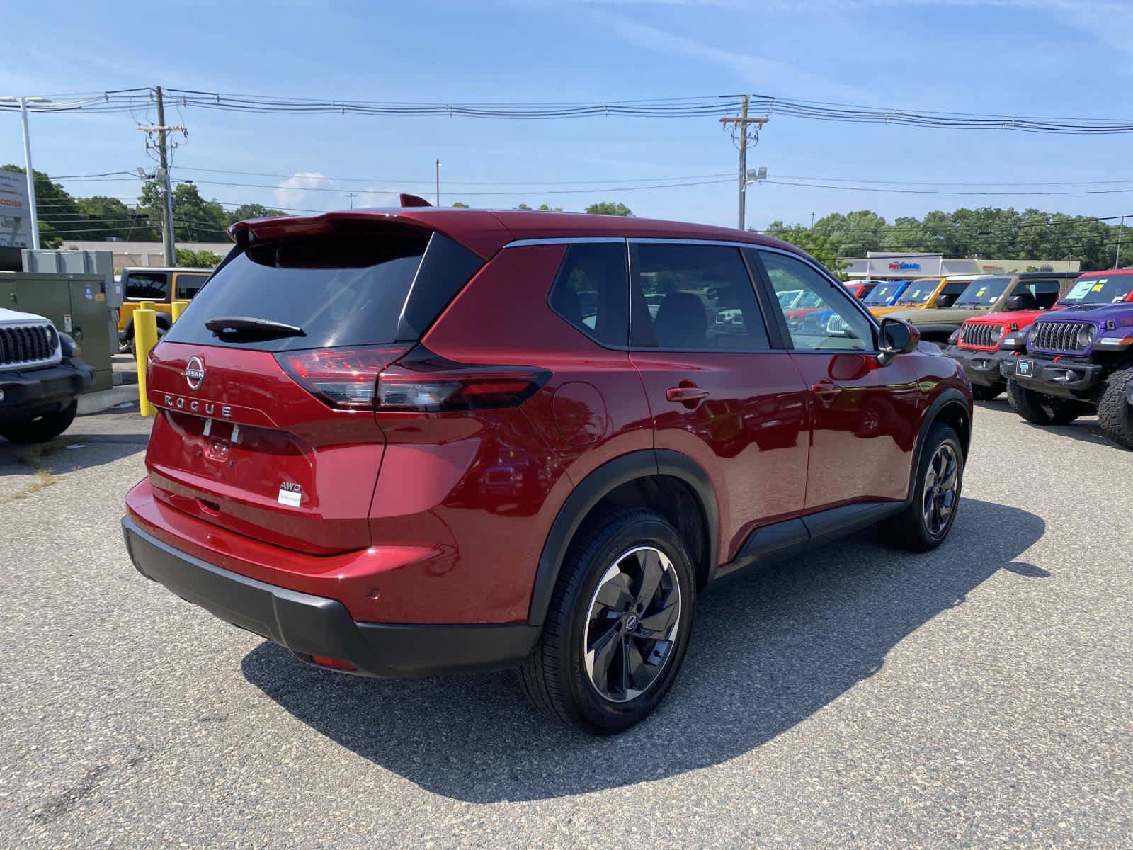 Used 2025 Nissan Rogue SV AWD/4WD image 3