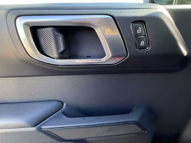 New 2025 Ford Bronco Badlands image 13