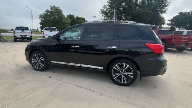 Used 2017 Nissan Pathfinder Platinum w/ Family Entertainment Package AWD/4WD image 6