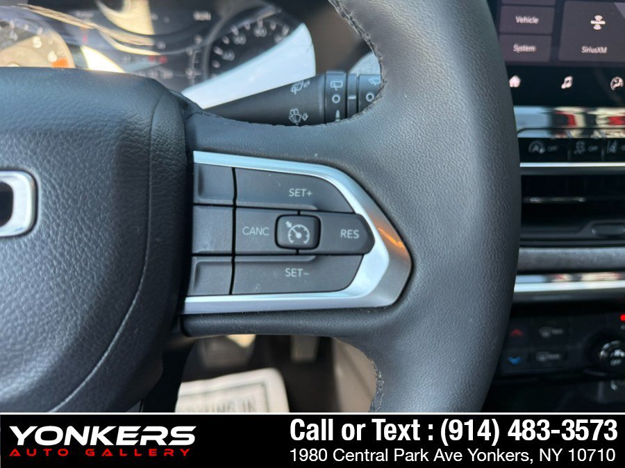 Used 2023 Jeep Compass Latitude w/ Sun and Sound Group AWD/4WD image 17
