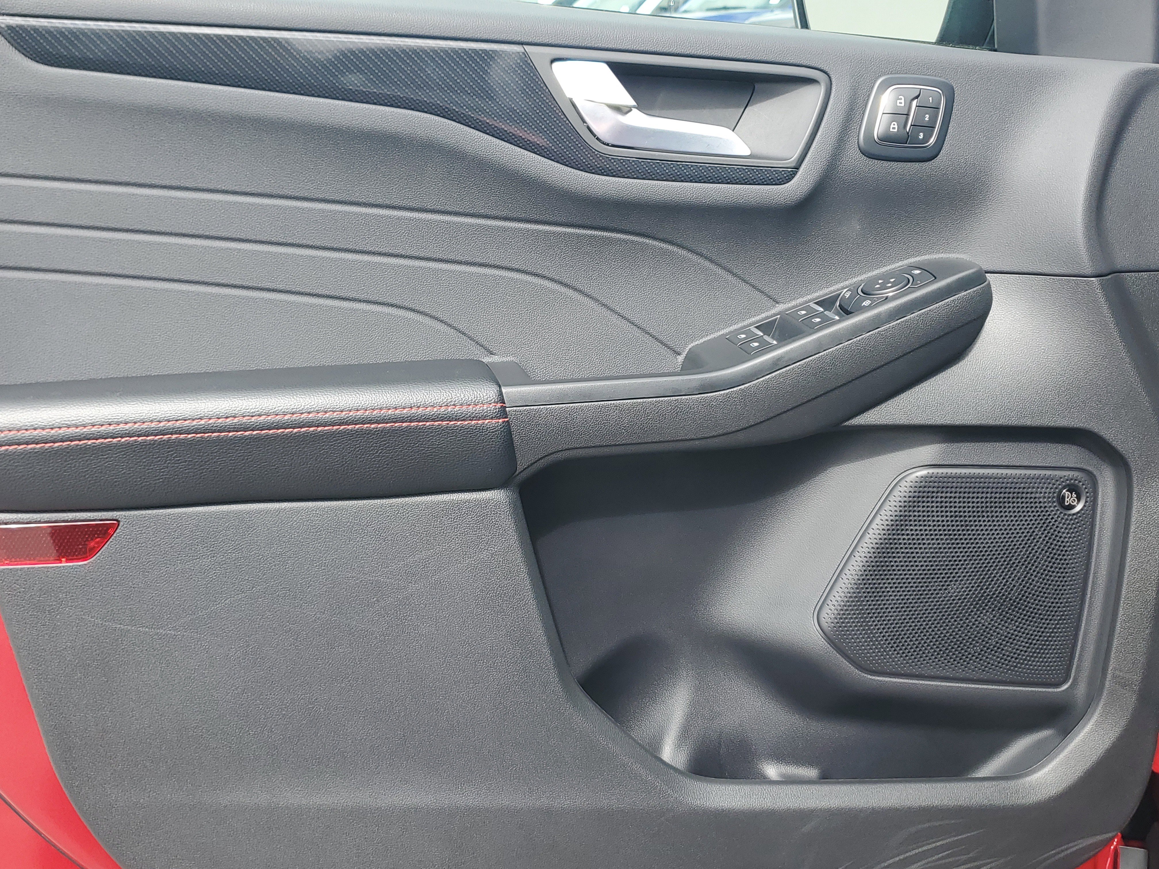 Used 2025 Ford Escape ST-Line Elite w/ Premium Technology Package image 28