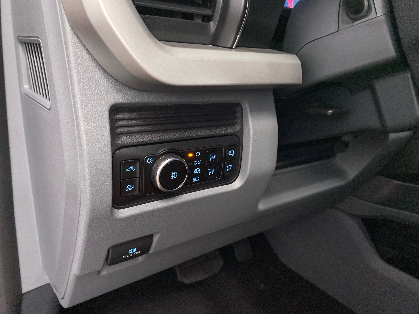 New 2026 Ford F350 XLT w/ XLT Premium Package AWD/4WD image 18