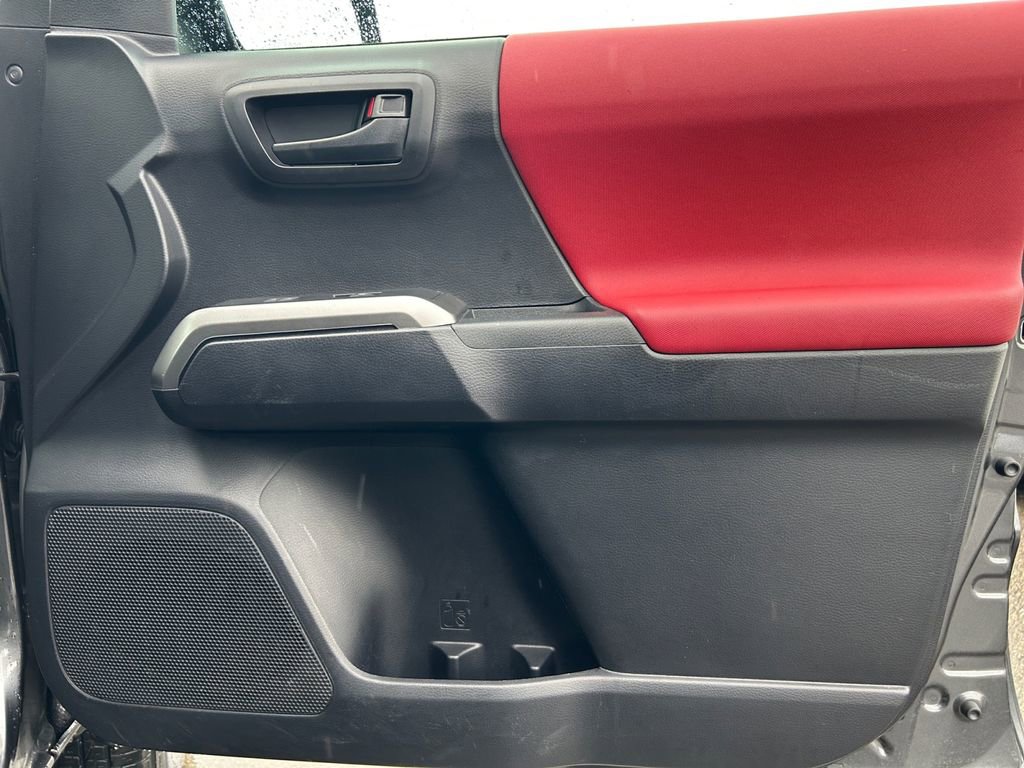 Used 2020 Toyota Tacoma SR5 AWD/4WD image 26
