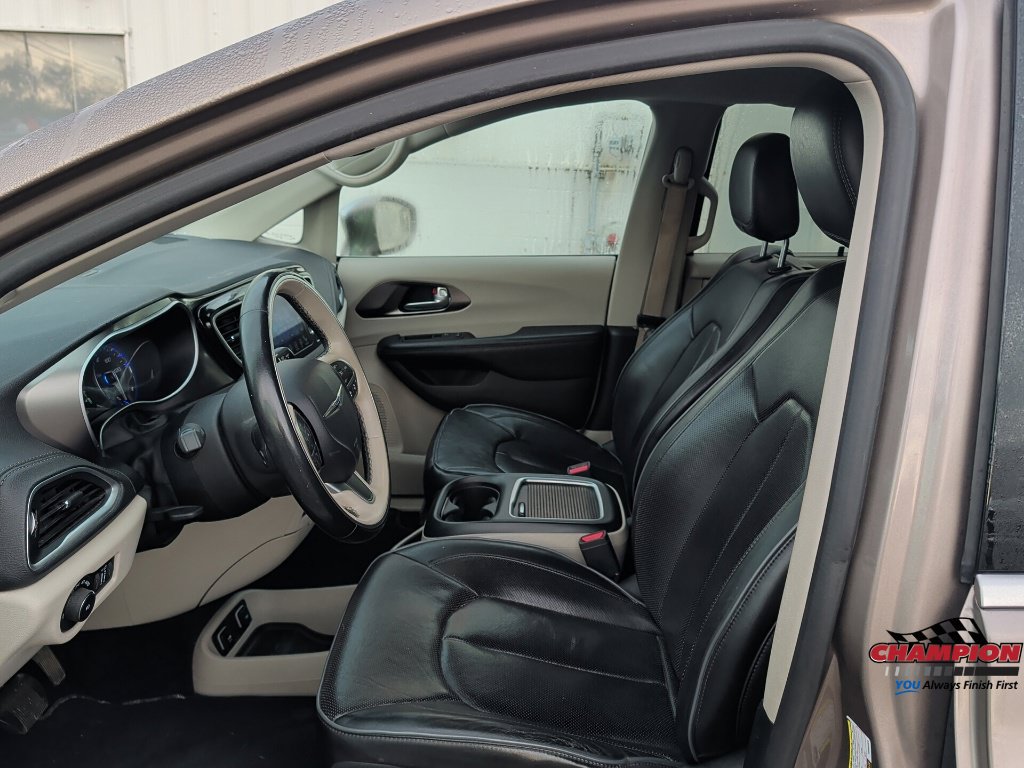 Used 2017 Chrysler Pacifica Limited FWD image 15