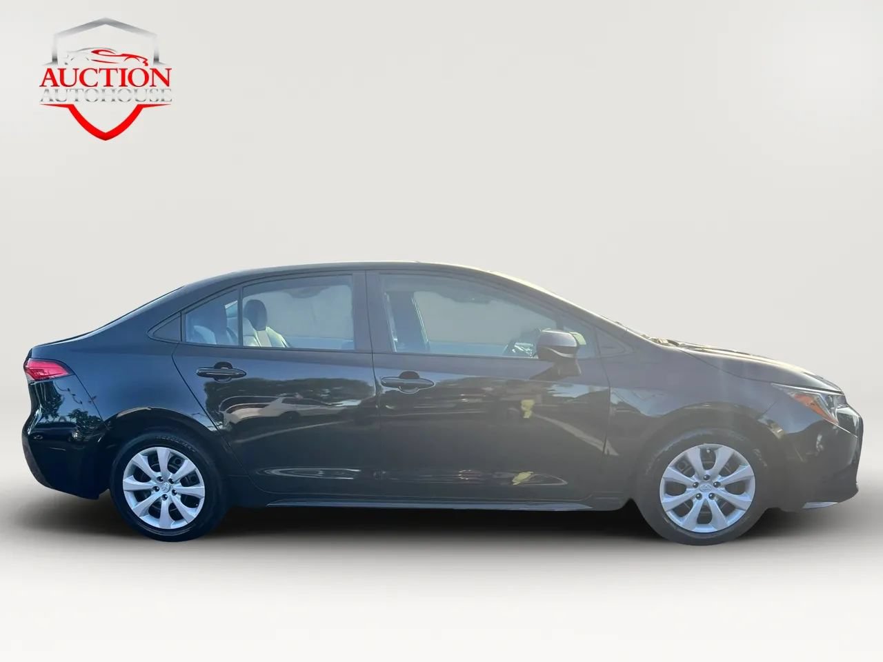 Used 2023 Toyota Corolla LE FWD image 4