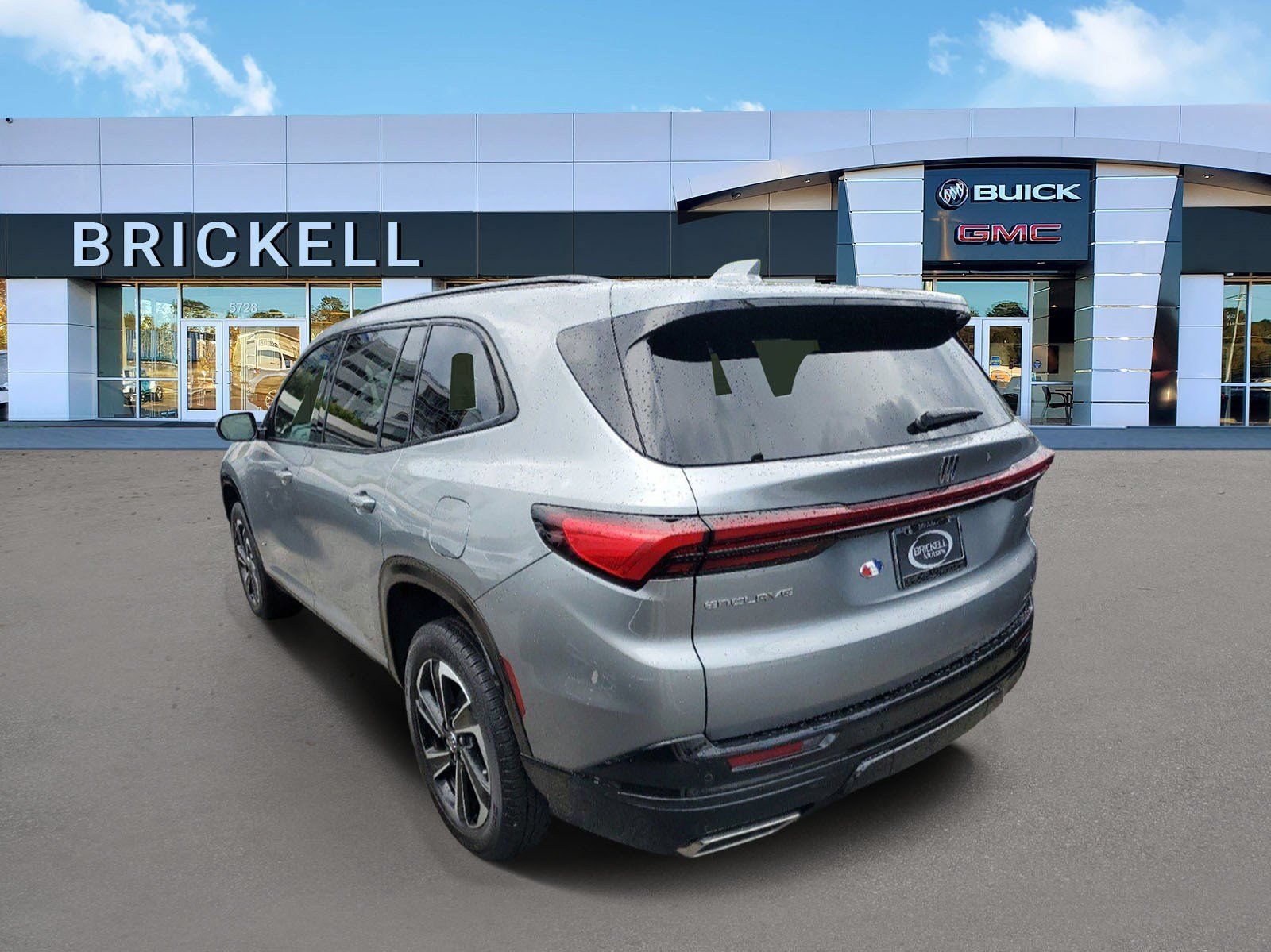 Used 2025 Buick Enclave Sport Touring w/ Power Package FWD image 4