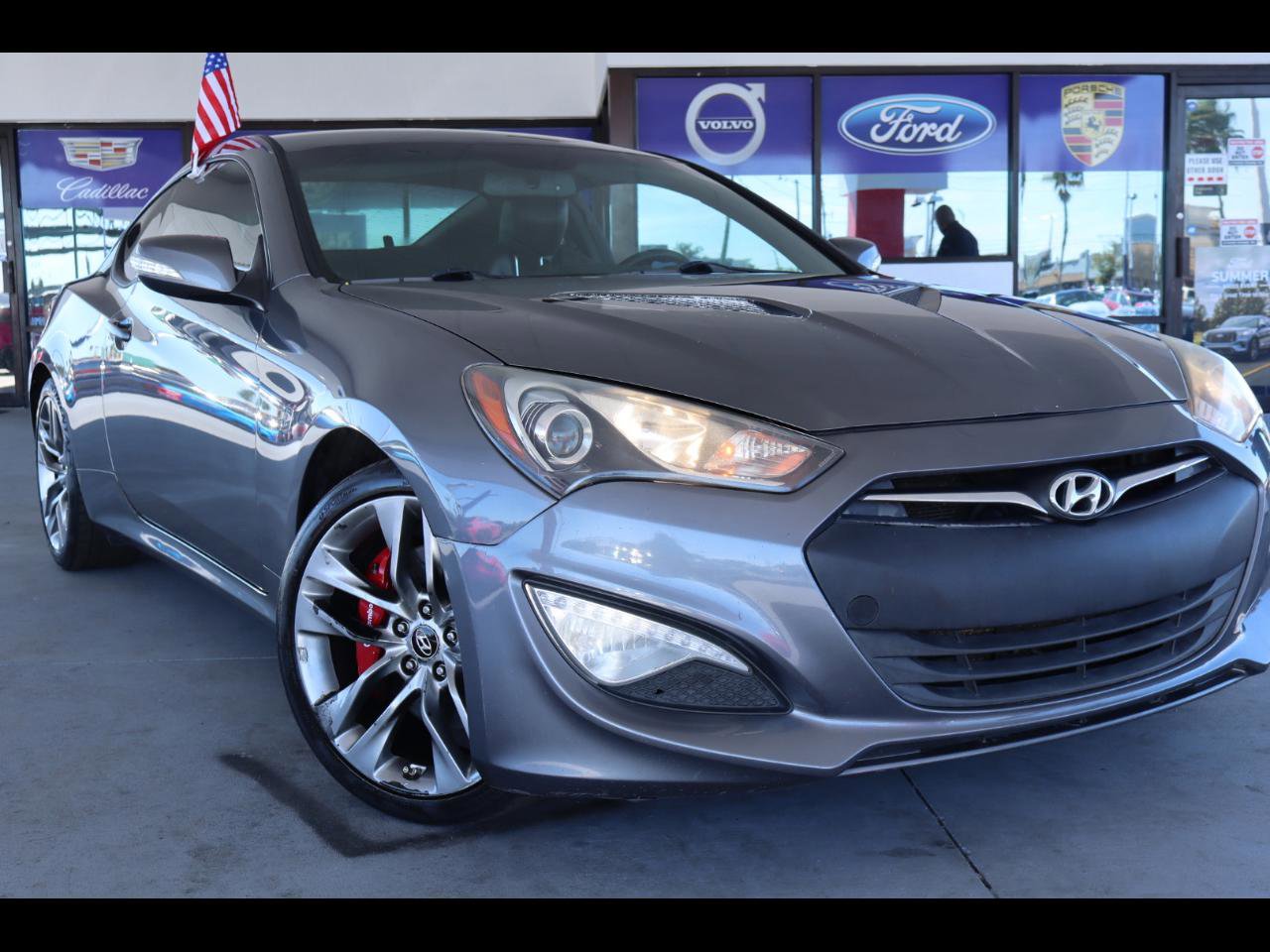 Used 2014 Hyundai Genesis 3.8 image 1